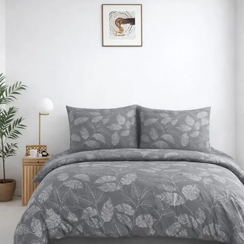 ZIRVEHOME Bettwäsche Baumwolle Grau mit Blattmuster 135x200 cm - Elegante, 2-teilige Bettwäsche aus 100% Baumwolle in Grau mit feinem weißen Blattmuster. Hochwertige Renforcé-Qualität sorgt für angenehmen Komfort und pflegeleichte Nutzung. Ideal für eine entspannte Schlafzimmeratmosphäre.