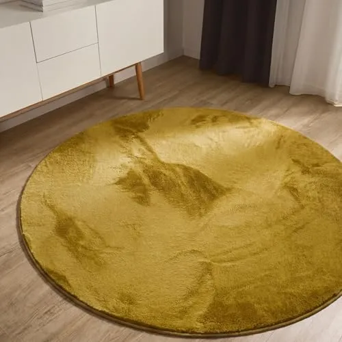 benuta Basic Kunstfaser Fellteppich Furry - Gelb rund 160 cm - Extrem weicher und tierfreundlicher Kunstfell-Teppich für ein warmes Zuhause. Mit Anti-Rutsch-Rückseite und geeignet für Fußbodenheizungen, ist er der ideale Begleiter für jeden Wohnraum.