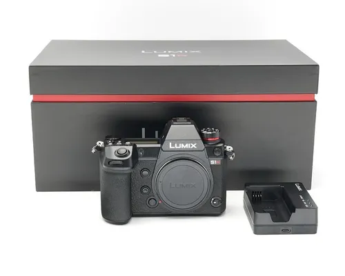 Panasonic Lumix DC-S1R