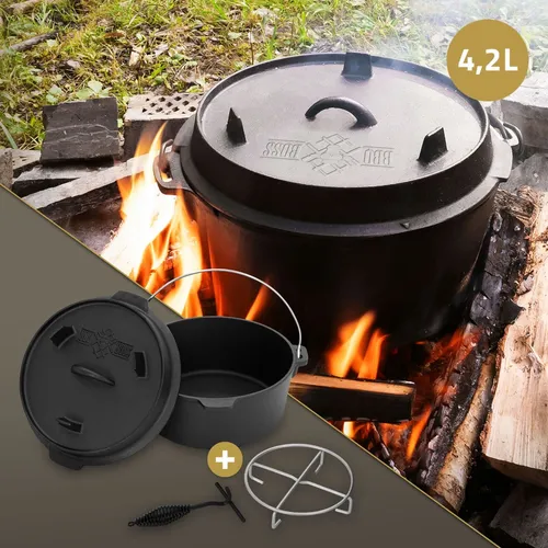 BBQ Boss Feuertopf - Gusseisen Dutch Oven 4,2l für Outdoor-Küchen - Grilltöpfe für Camping und Glamping, ideal für schmackhafte Gerichte im Freien, inklusive praktisches Zubehör wie Deckelheber und Untersetzer.