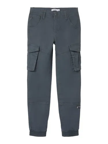 Name It NKMRYAN CARGO R TWI PANT 2222-BA - Stoffhose für Jungen von Name It, aus weichem Twill, mit verstellbarem Gummizug und praktischen Taschen – perfekt für den aktiven Alltag!