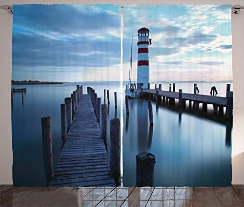 Abakuhaus Gardine Schlafzimmer mit maritimem Leuchtturm-Motiv - Fertiggardinen in Dunkelbraun und Blaugrau, 280 cm breit und 175 cm hoch, pflegeleicht und maschinenwaschbar bei 40°C – ideal für ein maritimes Ambiente.