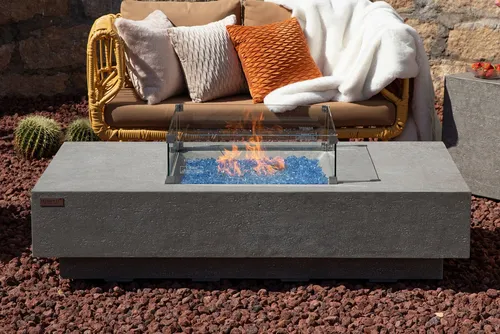 ELEMENTI Feuertisch MONTE CARLO - Modernes Design aus glasfaserverstärktem Beton - Feuertische – Wetterfest und frostbeständig für ganzjährigen Einsatz, ideal für Garten und Terrasse. Minimalistisches Design in hellgrauer Betonoptik, handgefertigt und pflegeleicht.