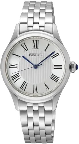 Seiko Quartz SUR609P1 Damenarmbanduhr – Elegante Zeitmesser - Die Seiko SUR609P1 ist eine stilvolle Damenuhr mit römischen Ziffern und einem flachen Edelstahlgehäuse. Sie bietet präzise Zeitmessung und einen hohen Tragekomfort – ideal für jeden Anlass.