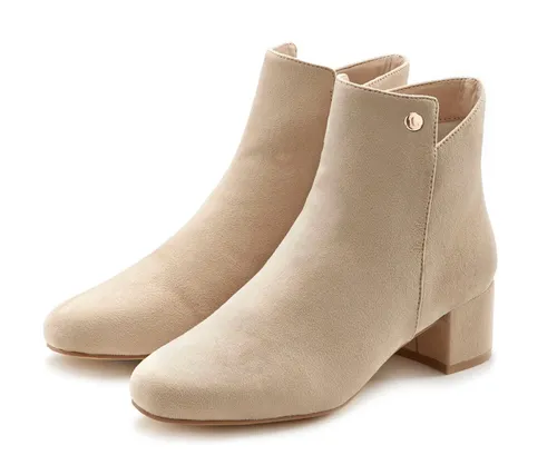 LASCANA Stiefelette mit bequemen Blockabsatz - VEGAN Ankle Boots in Beige - Wanderschuhe mit 5 cm Blockabsatz für optimalen Komfort. Diese veganen Stiefeletten sind nicht nur stilvoll, sondern auch umweltfreundlich und ideal für lange Spaziergänge.
