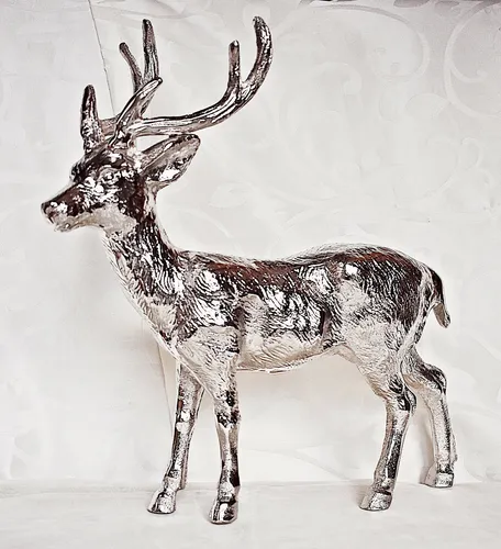 Hirsch Metall Silbern 34cm - Elegante Dekofigur - Nussknacker Dekofigur aus schwerem Metallguss, 34 cm hoch und silber glänzend, ideal für festliche Anlässe oder als stilvolle Wohnaccessoire.