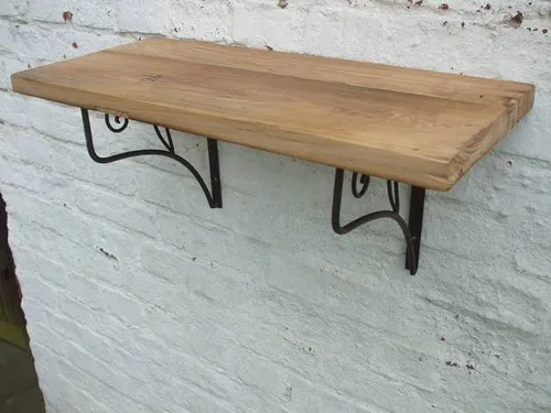 Wandboard aus antikem Holz mit Eisenträger
