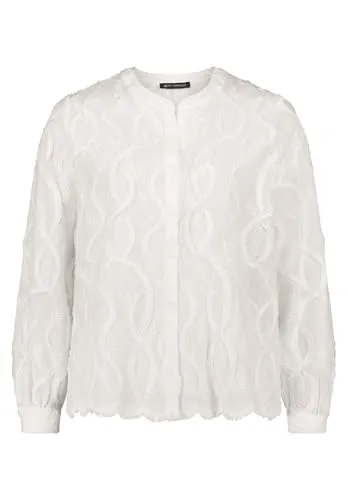 Betty Barclay Damen Spitzenbluse mit Schmuckkanten 48, Rohweiß - Elegante Spitzenbluse mit floralem Muster und Schmuckkanten. Figurumspielender Schnitt und Rundhalsausschnitt für einen femininen Look. Ideal für besondere Anlässe oder den Alltag.