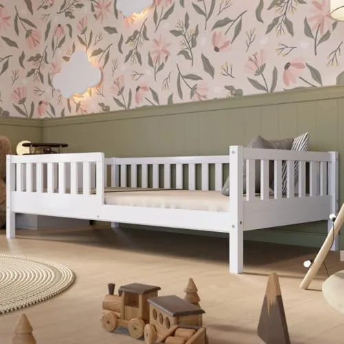 Crazy Pine Kinderbett 100x200 cm – Sicheres Montessori Bodenbett mit Rausfallschutz - Kleinkindbett mit 31,5 cm hohen Barrieren für ein sicheres Schlafumfeld. Aus massivem, schadstofffreiem Kiefernholz, ideal für gesunden Schlaf und mehr Ordnung im Kinderzimmer.