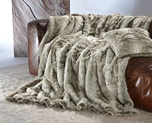 Edle Premium Felldecke aus Webpelz Grauwolf 150x200cm in grau von Wohnen & Accessoires