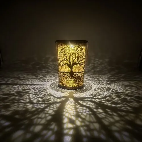 UNUS Solarleuchte mit Baum-Dekor - Außenlaterne mit zauberhaftem Baum-Dekor, die tagsüber Sonnenenergie speichert und abends für magisches Licht sorgt - ideal für Garten, Terrasse und Balkon.