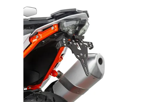 ZIEGER Kennzeichenhalter Pro für KTM 890 SMT - Robuster Kennzeichenhalter für KTM 890 SMT, schwarz pulverbeschichtet, mit verstellbarem Neigungswinkel und ohne TÜV-Eintragung notwendig. Ideal für sportliche Optik und perfekte Passform.