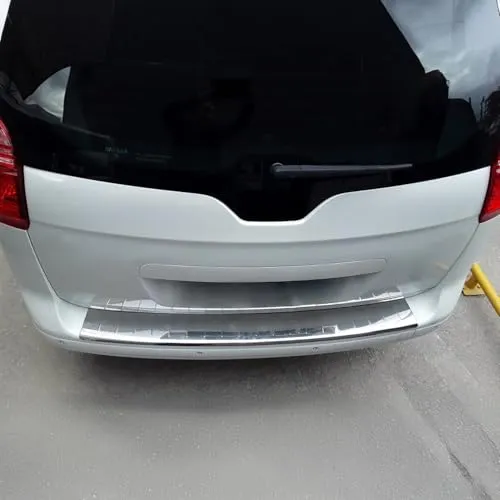 OMAC Ladekantenschutz für Peugeot 5008 Active (2017-2020) - Schützen Sie die Ladefläche Ihres Peugeot 5008 Active mit diesem maßgeschneiderten Edelstahl-Ladekantenschutz. Einfach zu installieren, rostbeständig und langlebig – ideal für den täglichen Einsatz.