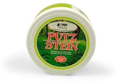 Putzstein mit Schwamm