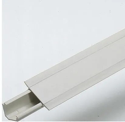 Gewiss NP42501 Eckkanal, mit Bodenlochung, PVC, 30x50x2000mm, cremeweiß, 2m