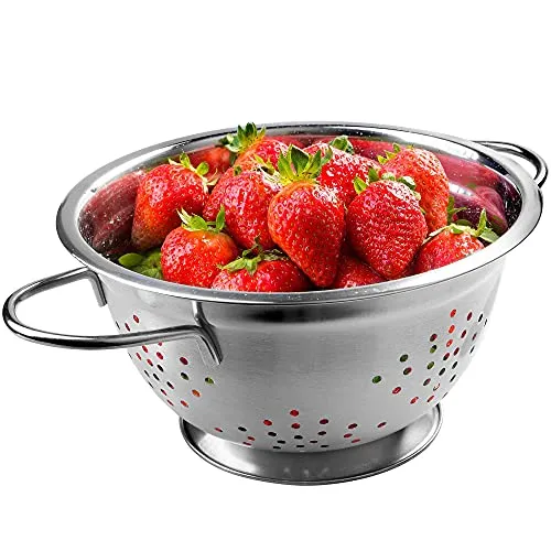 KADAX Sieb aus Edelstahl. Küchensieb, Nudelsieb, Sieb mit einem Durchmesser von 20 cm, Sieb mit zwei Griffen, außen satiniert. Stabiler Sockel. Darf in einer Spülmaschine gespült werden.