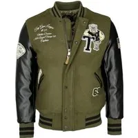 Top Gun Bomberjacke TG20202014 - Stylische Bomberjacke mit charakteristischen Patches, elastischen Strickbündchen und zwei praktischen Seitentaschen – ideal für einen lässigen Look.