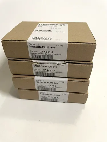 Phoenix Contact 2744018 Sensor-Aktor-Datensteckverbinder - D-SUB-Stecker, gewinkelt, 9-polig, ideal für universelle Anwendungen mit zwei Kabelzuführungen unter 35° und einfacher Pinbelegung.