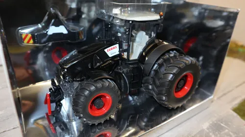 Siku 8521 in 1:32, Sondermodell IDEE+SPIEL 2022, Claas Axion 940 Blackline,