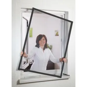 Hecht Fliegengitter Fensterbausatz COMPACT 130x150 cm - Fliegengitter für Fenster, ideal für eng anliegende Außenrollos. Einfache Montage ohne Bohrer, individuell kürzbar und witterungsbeständig.