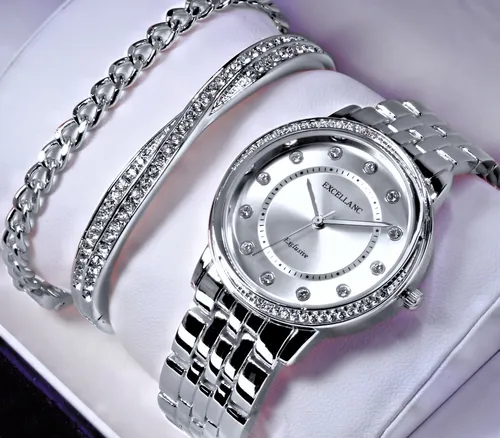 Excellanc Damen Armbanduhr Silberfarben mit Strass Geschenkset S22 - Elegante Armbanduhr im Geschenkset mit 2 Schmuck-Armbändern, ideal für besondere Anlässe. Mit glänzendem Gehäuse aus verchromtem Stahl und funkelndem Strass-Besatz.