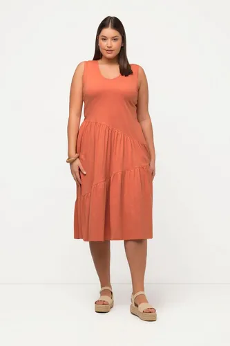 Ulla Popken Midikleid A-Linie V-Ausschnitt - Kleider aus Biobaumwolle, mit diagonalen Volants und breiten Trägern für besonderen Komfort. Ärmellos und umweltfreundlich, zertifiziert nach ECOCERT.