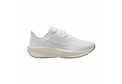 Nike WMNS QUEST 6 Laufschuh weiß 39 EU - Atmungsaktiver Laufschuh mit Phylon-Mittelsohle für hohen Komfort. Ideal für sportliche Aktivitäten und den täglichen Gebrauch. Größe 39, sportlicher Stil und zuverlässige Dämpfung.