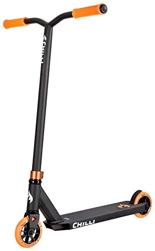 Chilli Base Black/Orange Stunt Scooter - Einsteiger Stunt Scooter in stylischem Schwarz und Orange, ideal für Anfänger, die ihre ersten Tricks lernen möchten.