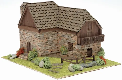 Domus Kits Modellbausatz Country 11, Maßstab 1:50 - Modellbausatz für ein rustikales Landhaus mit 1742 echten Tonziegeln. Ideal für Modellbau-Fans, die authentische Architektur erleben möchten.