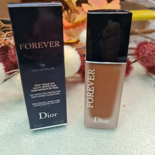 Dior Dark Foundation 24H Wear High Perfection Forever 7N - Langanhaltende Foundation für einen perfekten Teint. Farbton 7N, ideal für den täglichen Einsatz. Teil der Dior Forever Linie mit geprüfter Qualität.