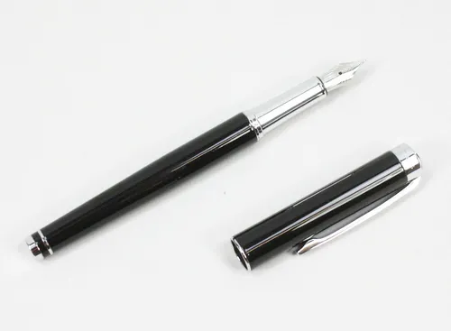 Hugo Boss Ace Black Füllfederhalter fountain pen HST9542A (89) (59)