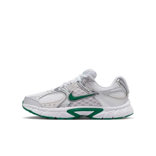 Nike Jungen Halbschuh V5 RNR beige Größe EUR 37,5 - Bequemer Halbschuh für Jungen von Nike, ideal für den Alltag. Mit hochwertigem Synthetik-Obermaterial und auswechselbarer Decksohle für individuellen Komfort. Die griffige Gummisohle sorgt für Stabilität und sicheren Halt.