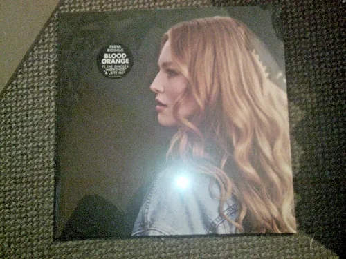 Freya Ridings - Blood Orange VINYL LP (2023) - Schallplatte im 12 Inch Format, hochwertiges Vinyl und fesselnde Popmusik von Freya Ridings – ein Muss für Sammler und Musikliebhaber!