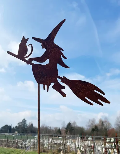 Hexe mit Katze auf Besen fliegend 20x25cm + Stab Edelrost Gartenstecker Rost