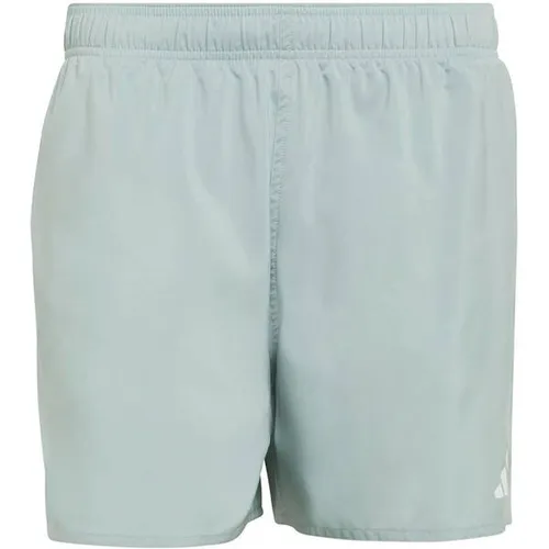 adidas Performance Badeshorts ESS SH 5IN - Bequeme Badeshorts für Strand und Pool, aus leichtem, schnelltrocknendem Material. Sportlicher Look mit 3-Streifen Logo. Ideal für entspannte Tage am Wasser.