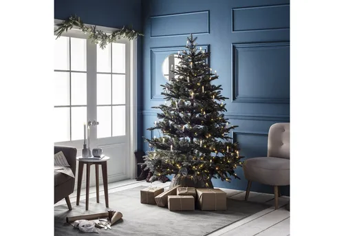 Lights4fun LED-Christbaumkerzen 50er Lichterkette - Lichterketten für Weihnachtsbäume, 50 cremefarbene LED-Kerzen sorgen für eine sichere und stromsparende Weihnachtsbeleuchtung und bringen traditionelle Festtagsstimmung.