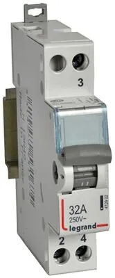 Legrand BTicino Reiheneinbauschalter 1W 32A 412902 - Fehlerstromschutz (RCD) für zuverlässige Sicherheit, 1-poliger Wechselschalter mit 32A, ideal für präzise Steuerung in elektrischen Installationen.