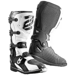 Bogotto MX-7 S Motocross Stiefel, schwarz/weiß, Größe 43 - Motorradstiefel mit 4 Verschlussschnallen und herausnehmbarer Innensohle, bieten optimalen Schutz durch Stahlkappe und verstärkten Zehenbereich – ideal für anspruchsvolle Offroad-Fahrer.