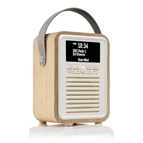 VQ Retro Mini Tragbares Radio mit Bluetooth-Lautsprecher und 60 Voreinstellungen. Enthält EIN DAB-Radio mit UKW-Unterstützung. DAB+ Radio Alarm Wecker mit Batteriebetriebenem und LCD-Display - Eiche
