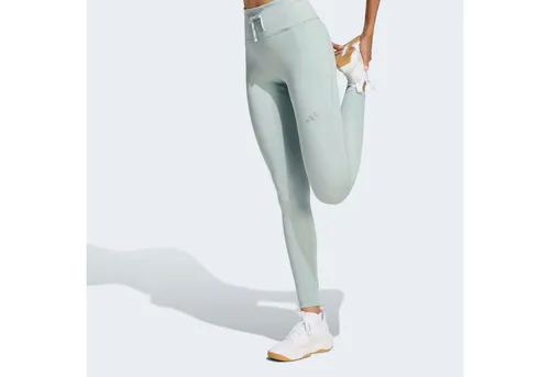 adidas Damen Run Essentials Leggings, Wonder Sage, XS - Eng anliegende Leggings mit hochgezogenem Bund und verstellbarem Kordelzug. Hergestellt aus 85 % recyceltem Polyester, ideal für aktives Training mit praktischen Oberschenkeltaschen.