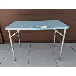 Alutisch CAMPER - Klappbarer Campingtisch für 2 Personen - Gartentisch, extrem leicht und platzsparend, ideal für Reisen und Outdoor-Aktivitäten, mit wasserresistenter MDF-Tischplatte und stabilen Aluminiumrahmen für hohe Tragkraft.