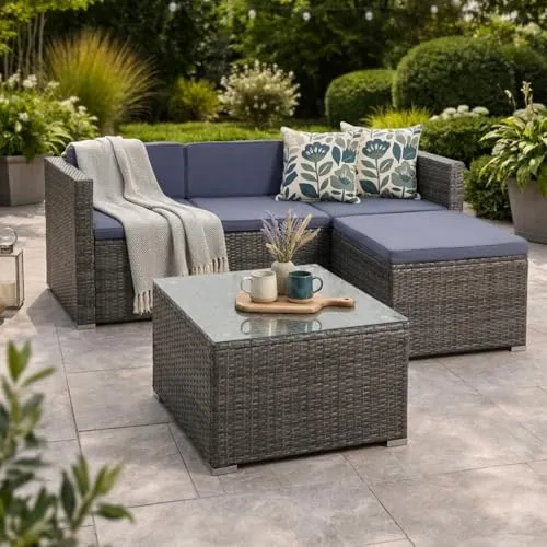 ESTEXO Rattan Lounge Sitzgruppe - Polyrattan Gartenmöbel Set - Sofas; Modernes 3-teiliges Set für 4 Personen mit witterungsbeständigem Polyrattangeflecht und bequemen, wasserabweisenden Kissenbezügen für entspanntes Sitzen im Freien.