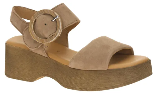 Gabor Damen Plateausandalen – Modische Komfortsandalen in Braun - Elegante Plateausandalen aus Lackleder mit komfortabler Weite. Ideal für Sommertage und perfekt für den täglichen Einsatz. Bequem und stilvoll.