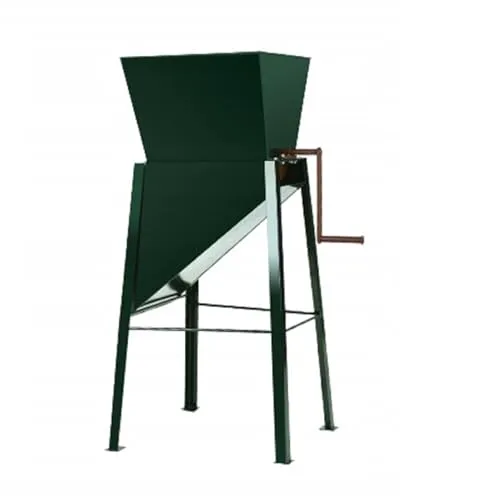 Rübemühle mit Fußgestell - Manuelle Futtermühle für Wurzelgemüse - Robuste Stahlkonstruktion für langlebige Nutzung: Diese manuelle Rübemühle zerkleinert effizient Rüben, Möhren und Kartoffeln für eine einfache Futterzubereitung.