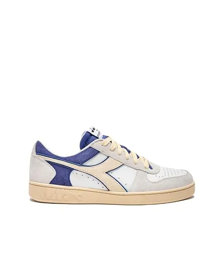 Diadora Magic Basket Low Suede Leather - Sneakers in Bianco Royal - Stylische Sneakers mit Schnürsenkeln und Klettverschluss. Ideal für lässige Outfits und den Alltag, gefertigt aus hochwertigem Wildleder für ein angenehmes Tragegefühl.