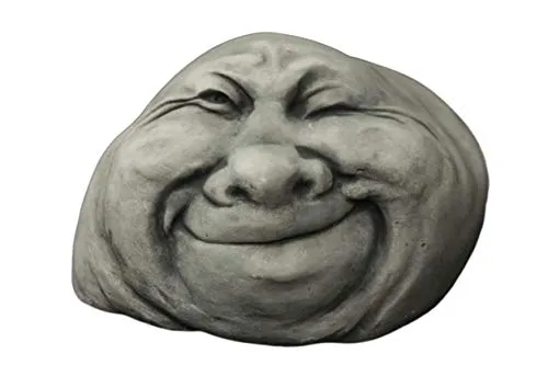 Zwinkerndes Steingesicht