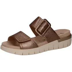 Caprice Pantolette mit Keilabsatz, Komfortweite H, goldfarben 39 EU - Pantoletten in Komfortweite H für optimalen Tragekomfort, mit gepolsterter, herausnehmbarer Innensohle und stylischem Keilabsatz.