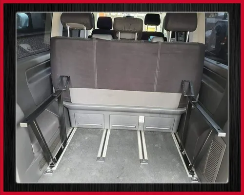 Klappbares Multilfexboard für VW T5 T6 T6.1 Multivan - Sitzbezüge für VW T5 T6 T6.1, klappbare Konsole in Schwarz für optimalen Platz und Funktionalität im Camper.