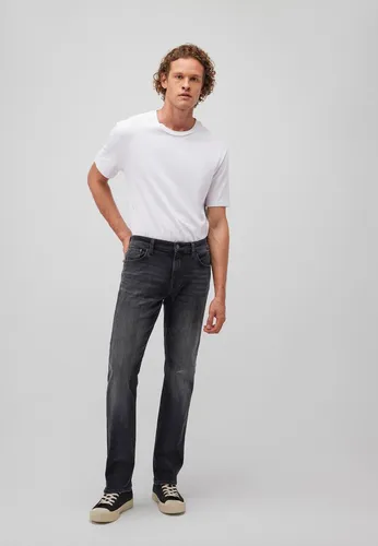 mavi Jeans Straight Leg Dunkle Waschung 5-Pocket Größe: 29W / 32L - Jeans mit klassischem Straight Leg Schnitt für zeitlosen Stil. Der Stretchanteil aus recyceltem Polyester sorgt für Bewegungsfreiheit und Komfort.