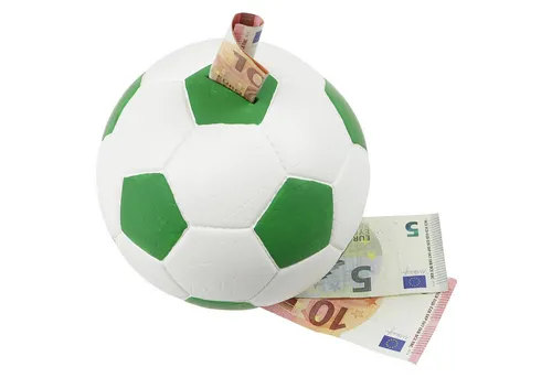 HMF Spardose 4790-06 Spardose Fußball Lederoptik, 15 cm Durchmesser, grün-weiß